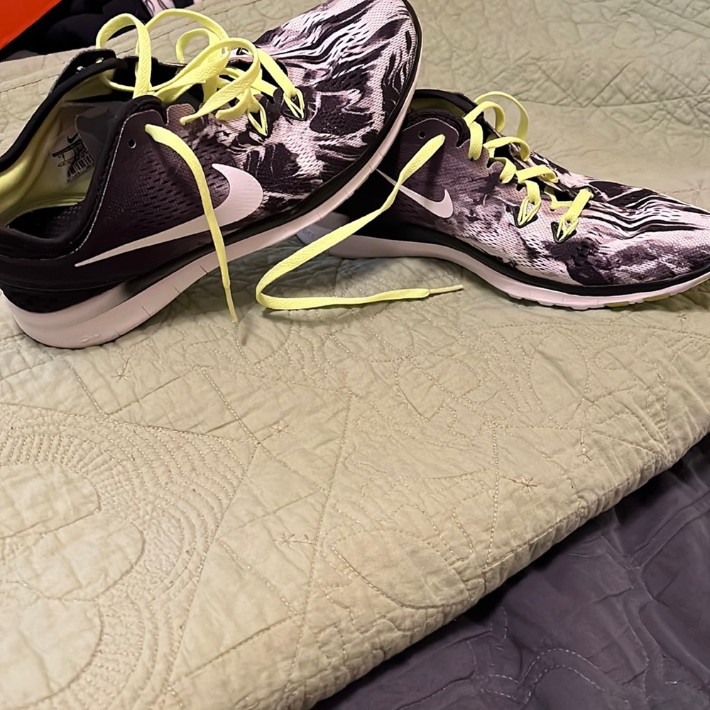 offWMNS NIKE FREE5.0 TR FIT 5 PRT Sold new for 110: never worn $70